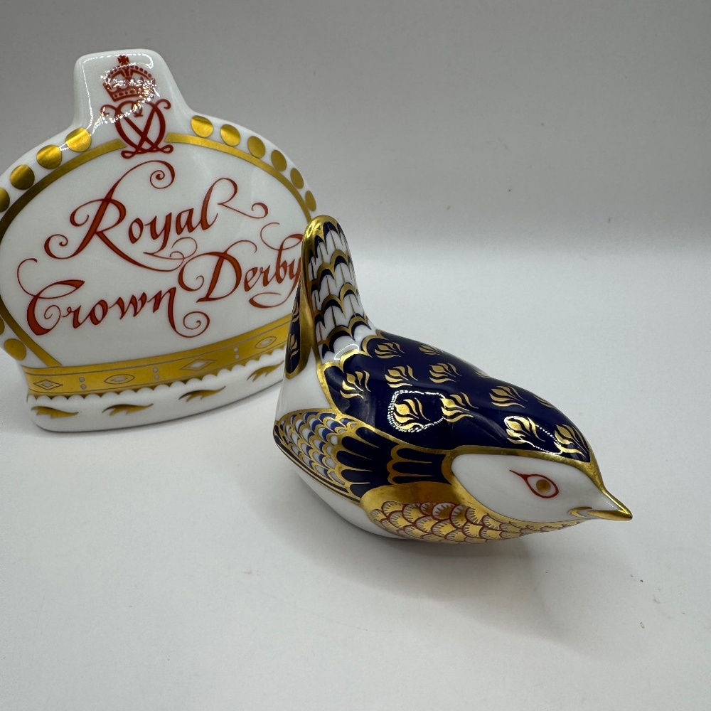 Royal Crown Derby Wren Fine Bone China Paperweight Gold Stopper